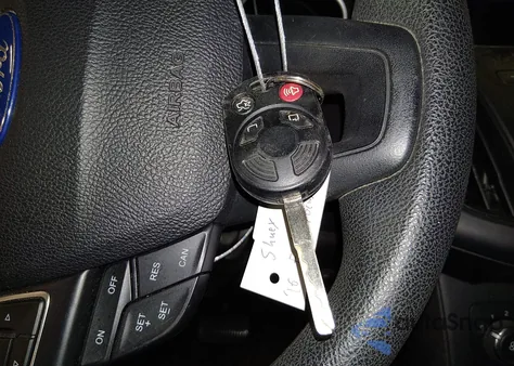 2016 Ford Focus Se z USA, uszkodzony, nr VIN 1FADP3F23GL348042